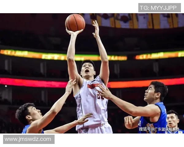 任骏飞领衔球队奋战新赛季展现全能实力助力篮球梦想再攀高峰